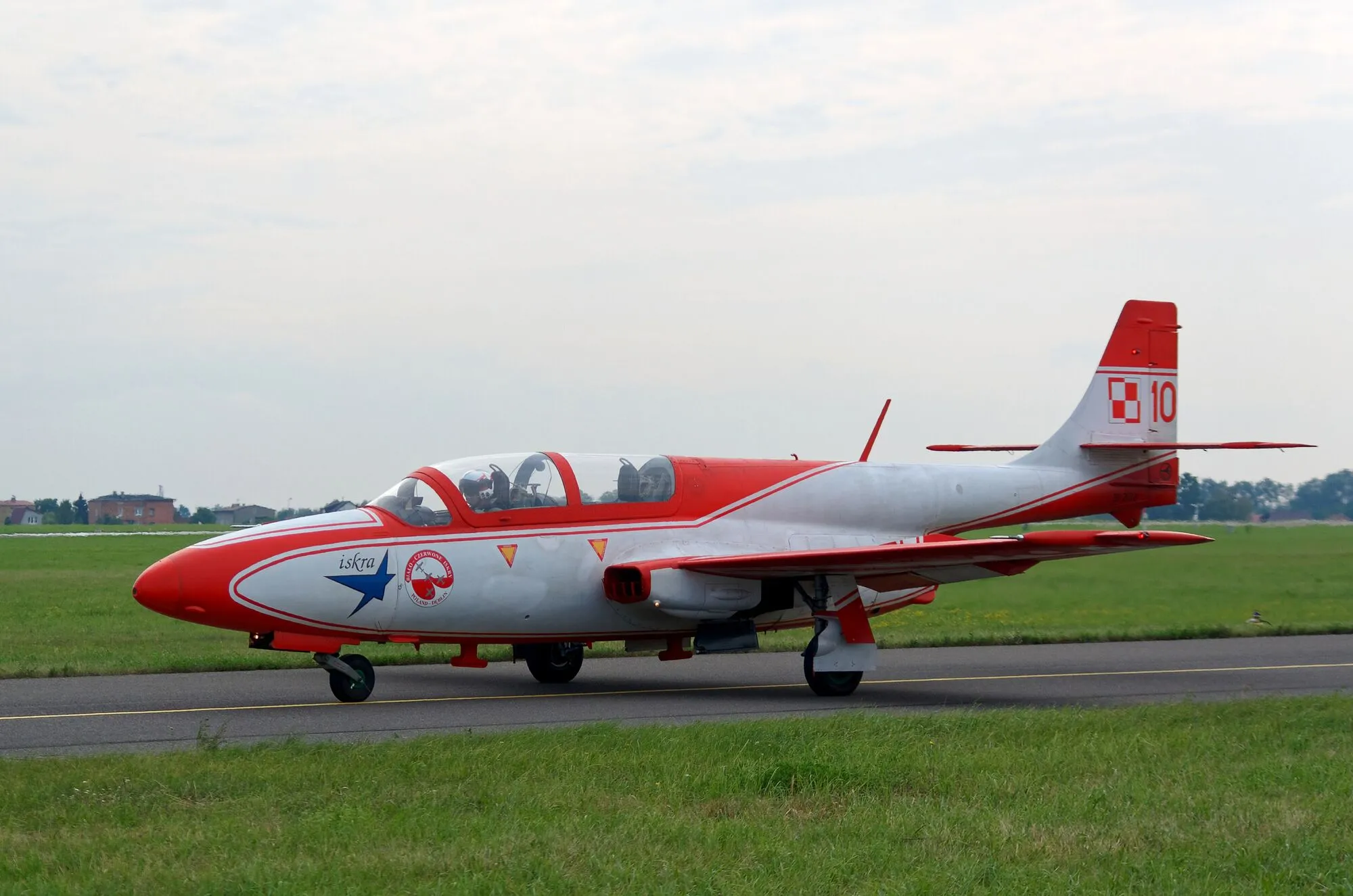 Samolot TS-11 Iskra w barwach Biało-Czerwonych Isker