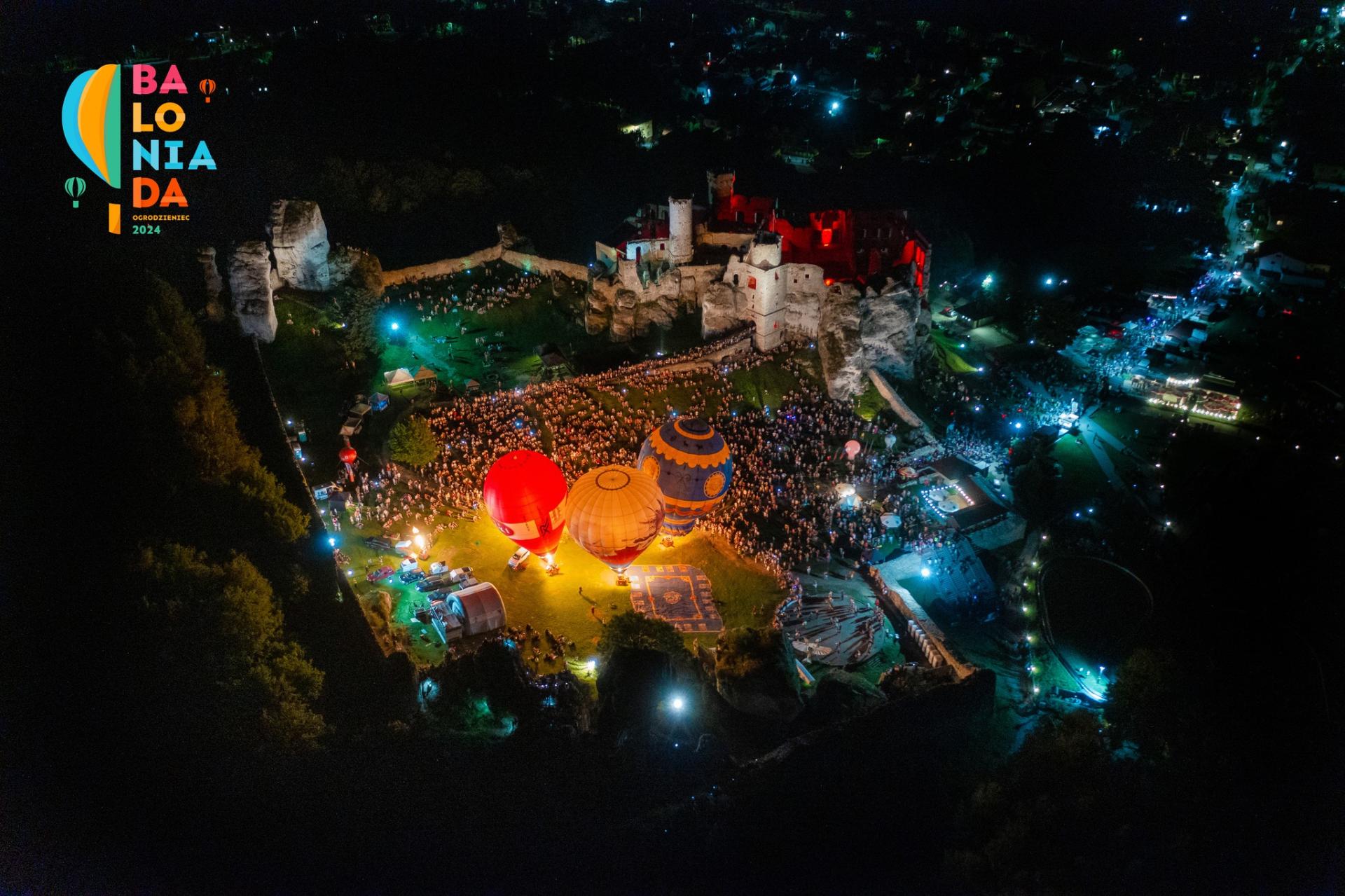 Pokazy lotnicze na Zamku Ogrodzieniec